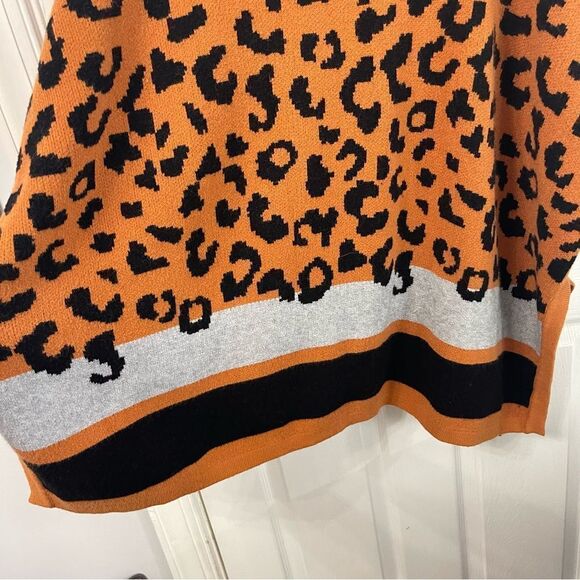 Cheetah Side Split Pullover Sweater - Picture 4 of 9